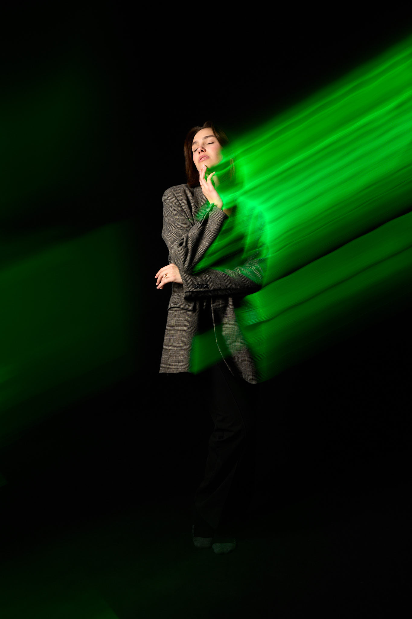 Martin Hirtreiter Künstlerisches Fashion-Porträt mit Bewegungsunschärfe und Farblicht-Echos